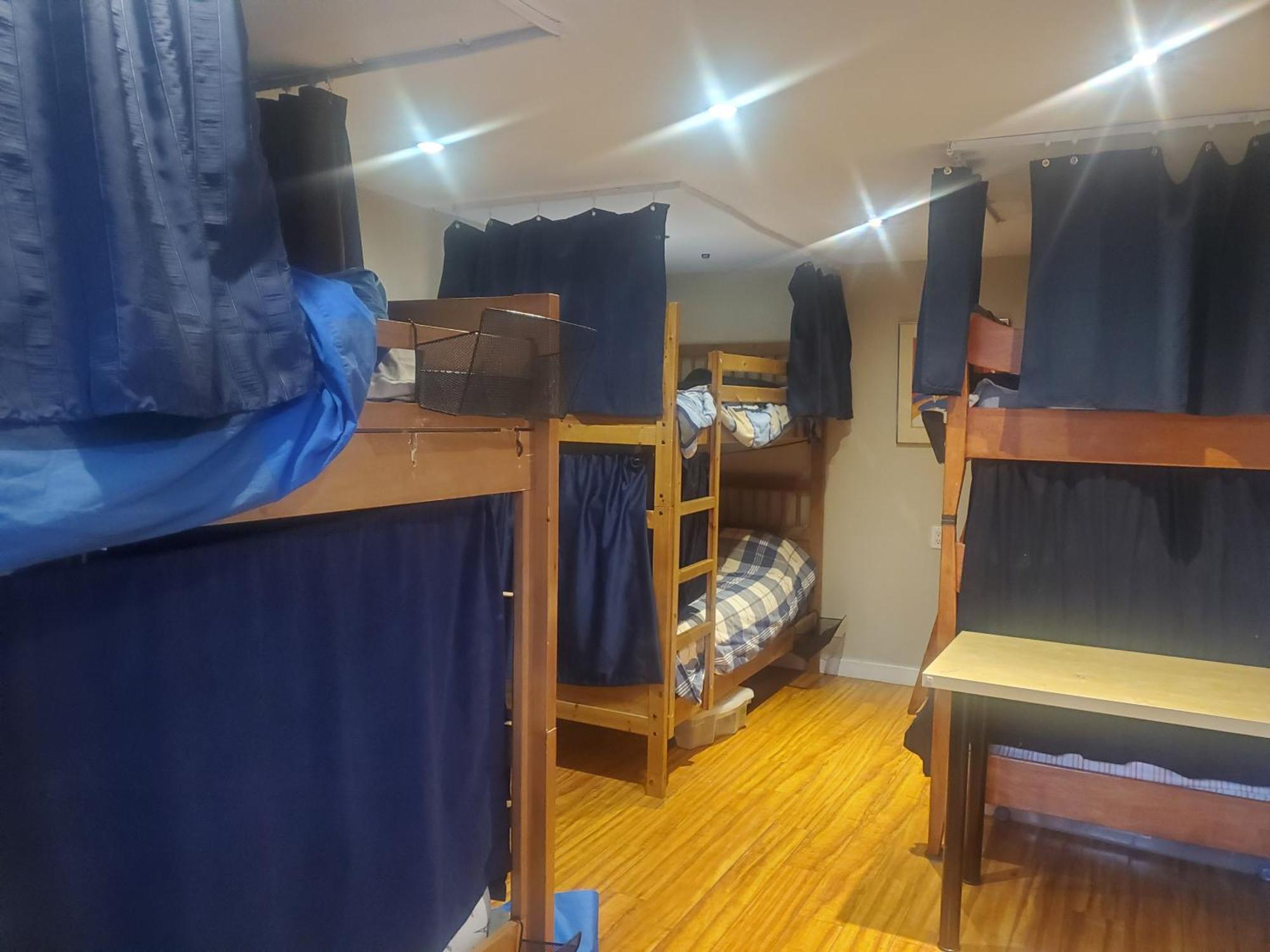 The Calgary Hub Hostel Style Home Ngoại thất bức ảnh